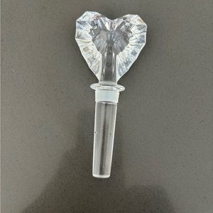 CRYSTAL HEART WINE STOPPER COMES WITH BLACK VELVET BAG